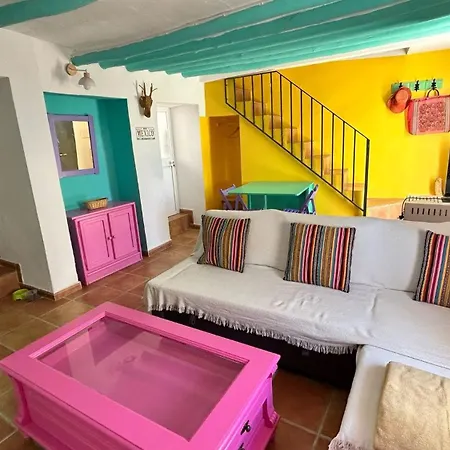 La Casa De Colores Olvera